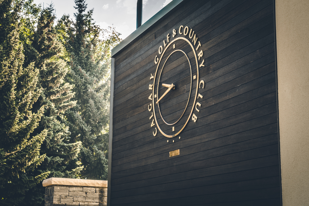 Commercial Facade | Calgary Golf + Country Club